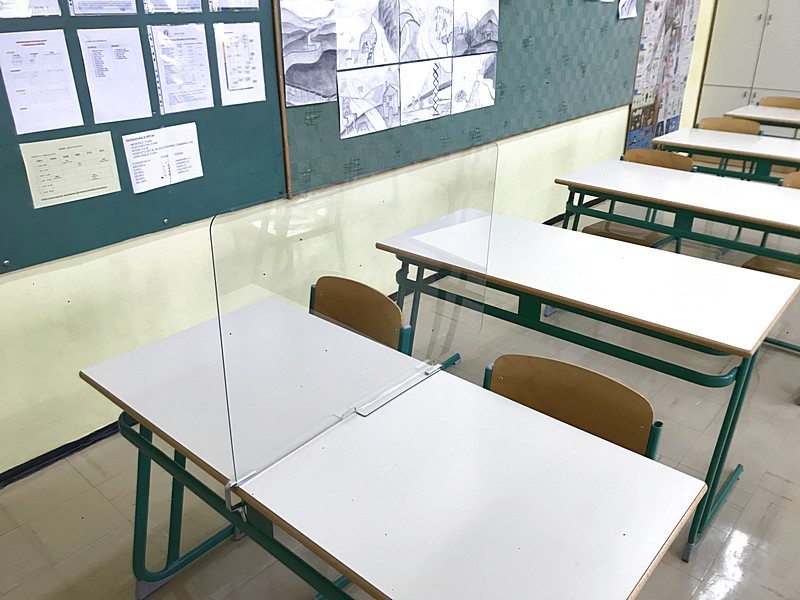 1 Pregrada Pleksi Zascita Za Mizo Solsko Jedilnico