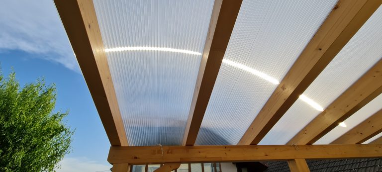 Überdachung mit Polycarbonatplatten