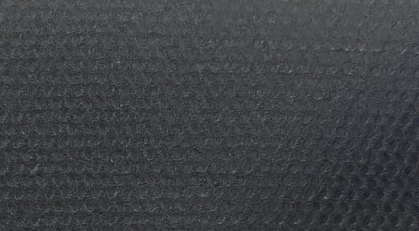 Protipra&scaron;ni trak s perforacijo