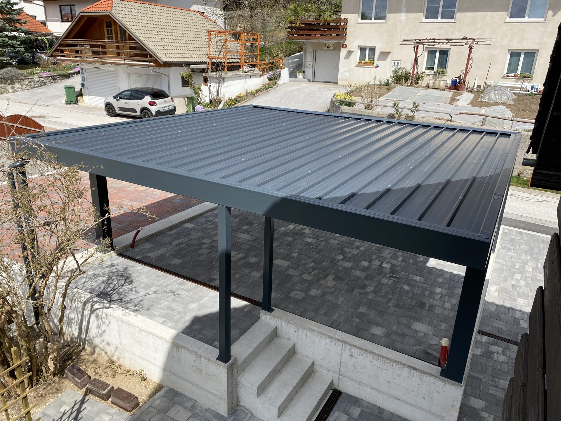 Nadstrešnica izolacijski trapezni paneli