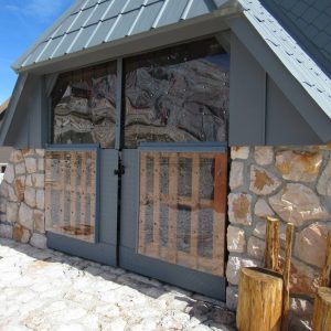 Polikarbonatno steklo, prozorna